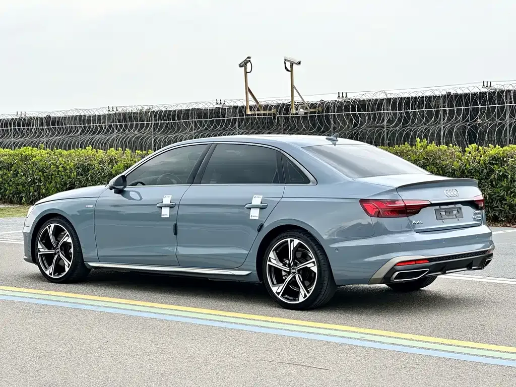 Audi A4L — фото 4