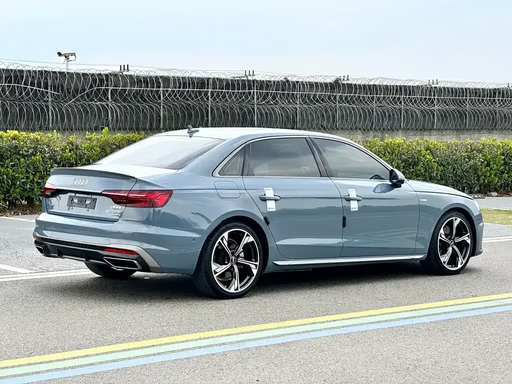 Audi A4L — фото 9