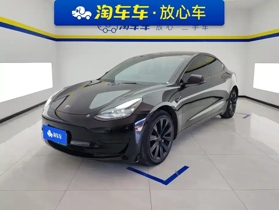 Tesla Model 3 — фото 1