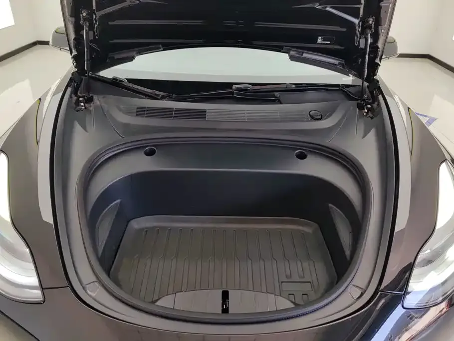 Tesla Model 3 — фото 4