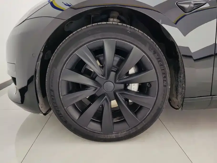 Tesla Model 3 — фото 10