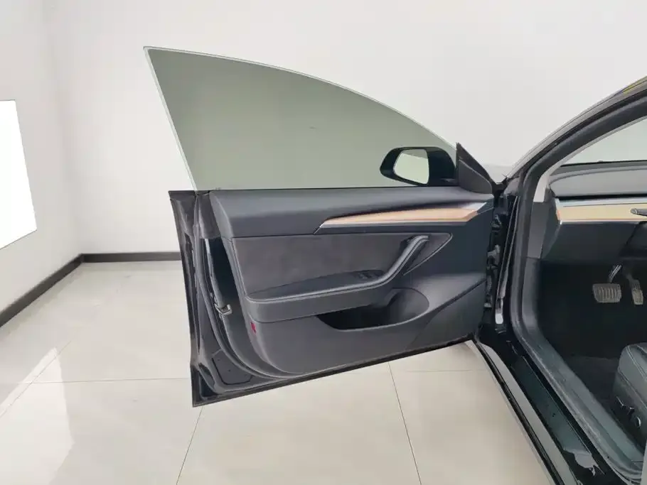 Tesla Model 3 — фото 3