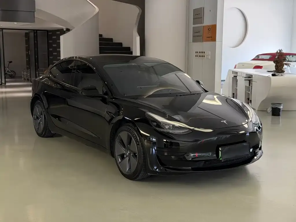 Tesla Model 3 — фото 2