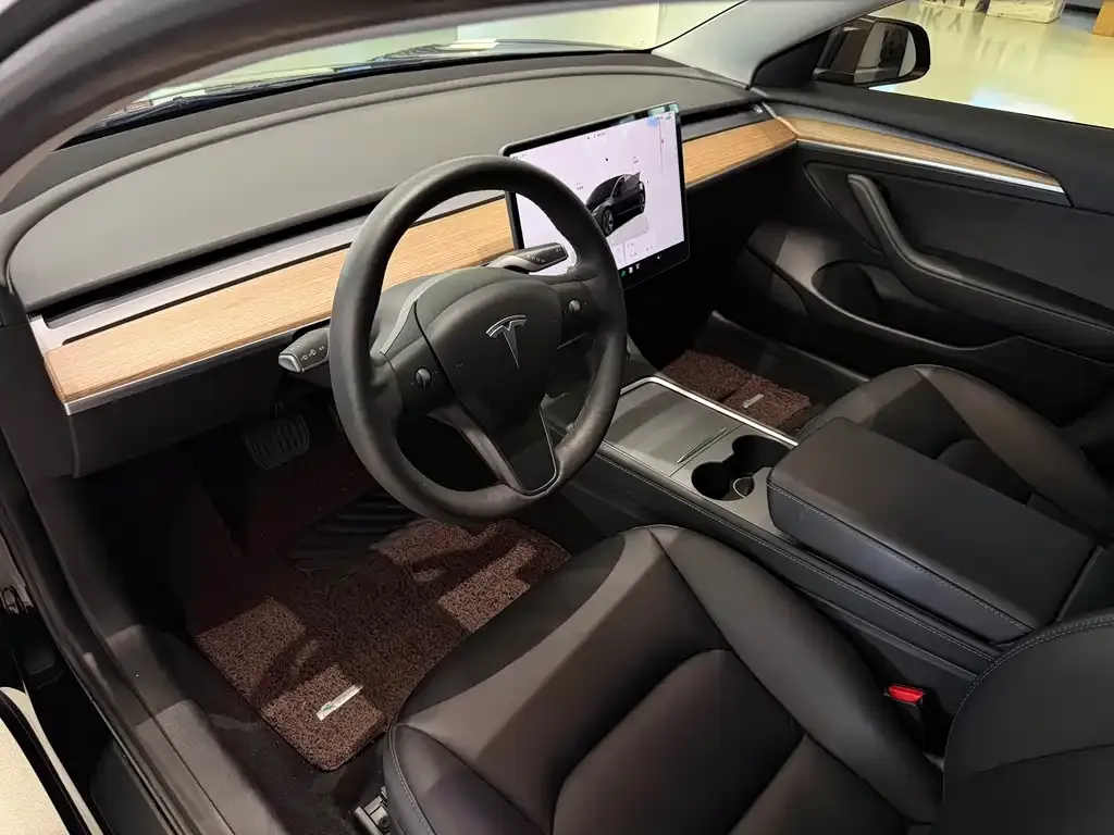 Tesla Model 3 — фото 4