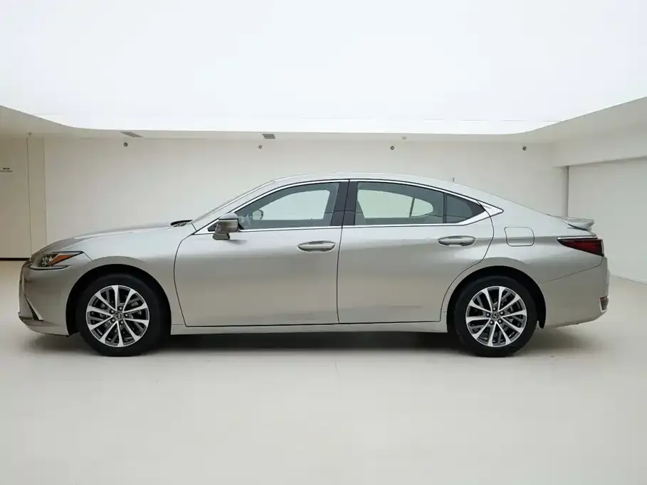 Lexus ES — фото 10