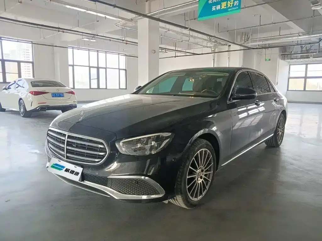 Mercedes-Benz E-Class — фото 1
