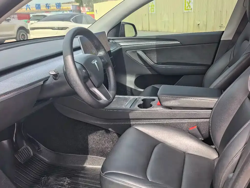 Tesla Model Y — фото 5