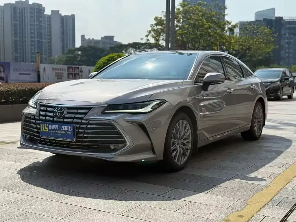 Toyota Avalon — фото 1