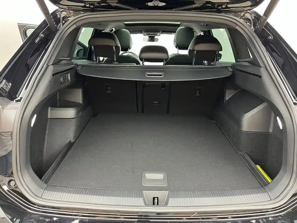 Volkswagen Tiguan L — фото 10