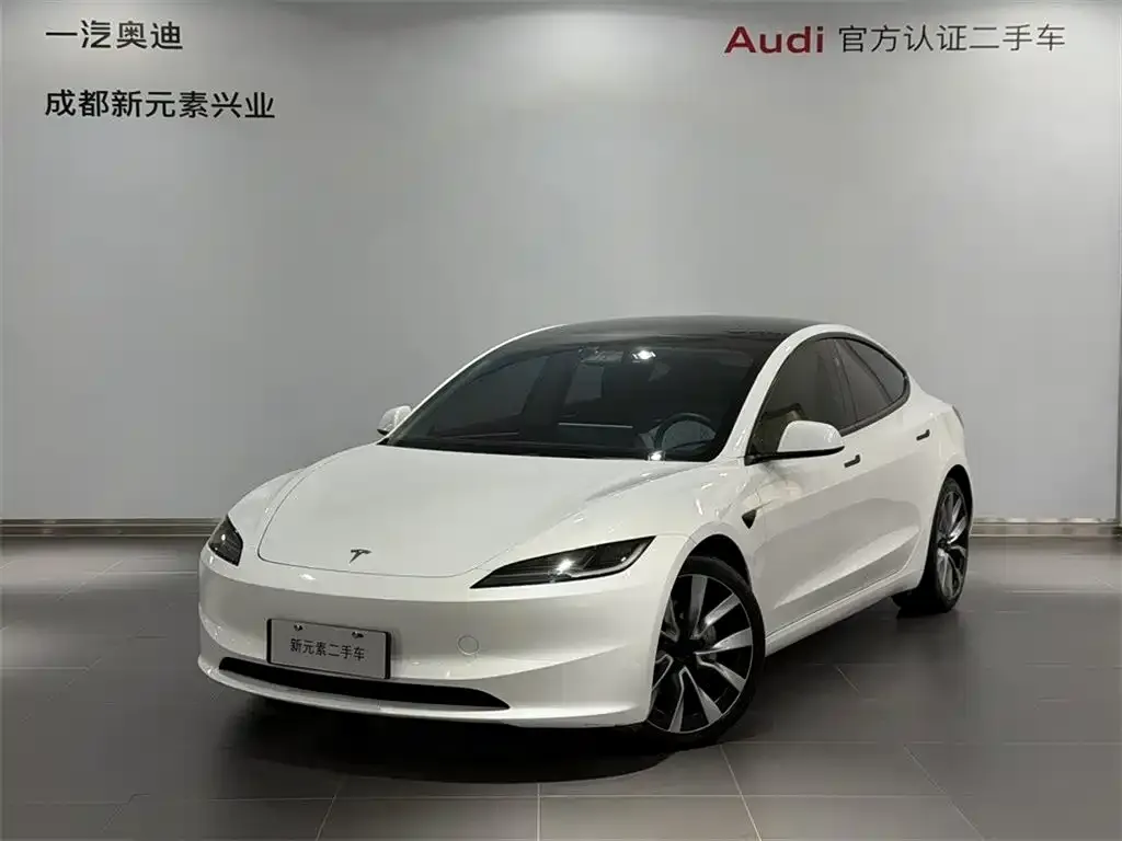 Tesla Model 3 — фото 1