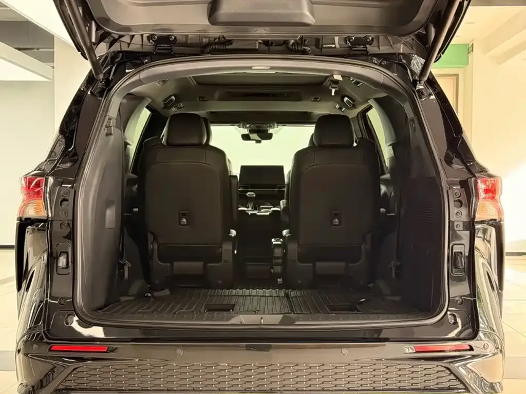 Toyota Granvia — фото 6