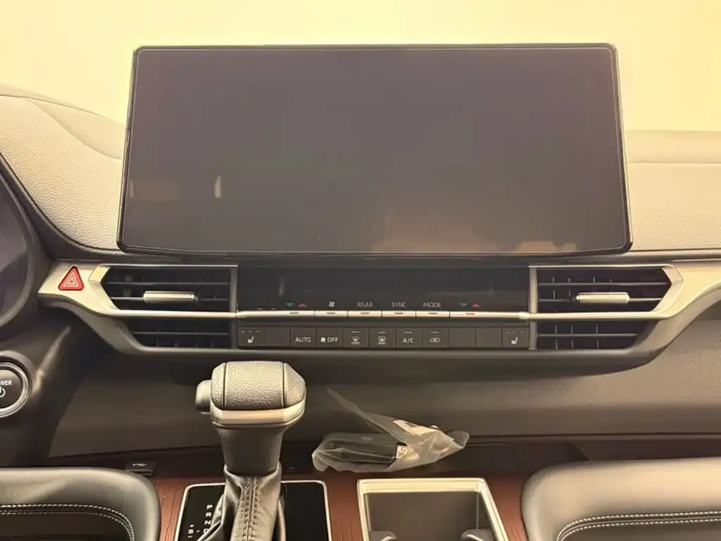 Toyota Granvia — фото 10