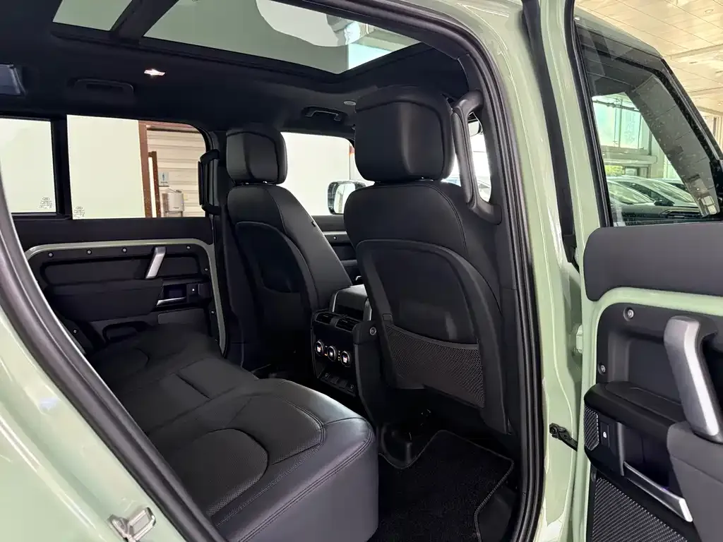 Land Rover Defender — фото 7