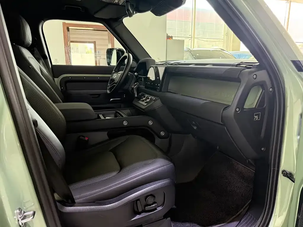 Land Rover Defender — фото 10