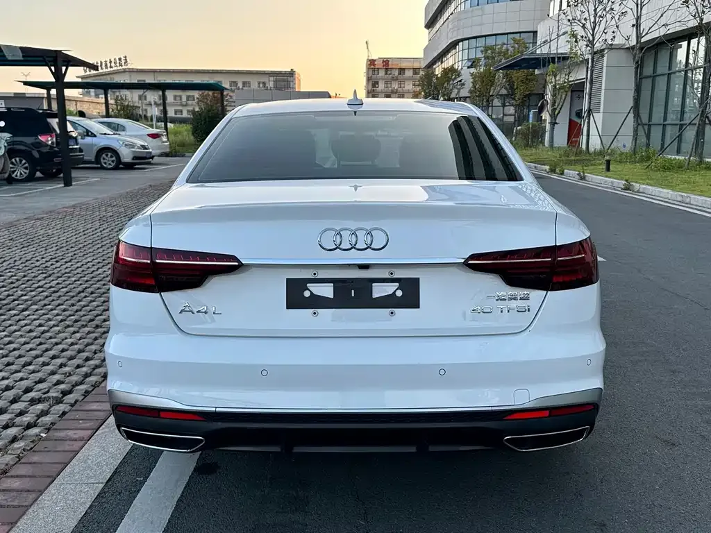 Audi A4L — фото 2