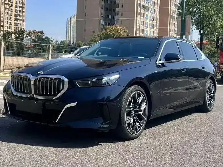 BMW 5 Series — фото 1
