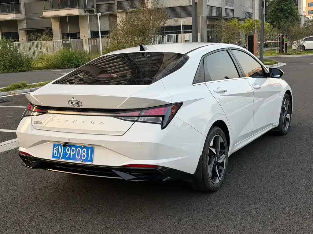 Hyundai Elantra — фото 10