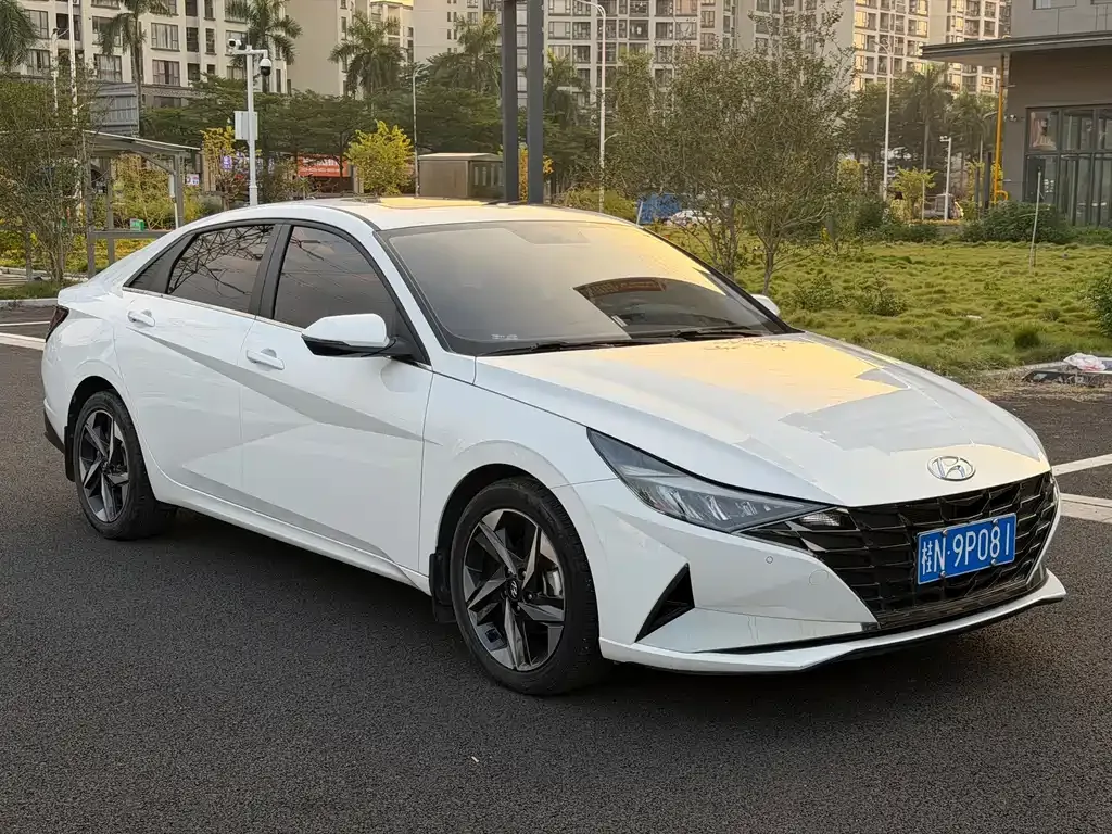 Hyundai Elantra — фото 3