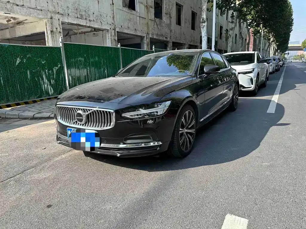 Volvo S90 — фото 1