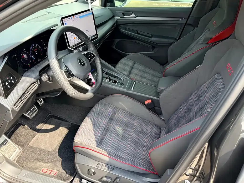 Volkswagen Golf GTI — фото 9
