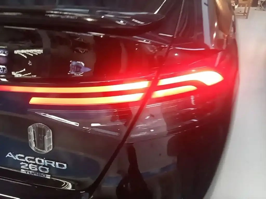 Honda Accord — фото 9
