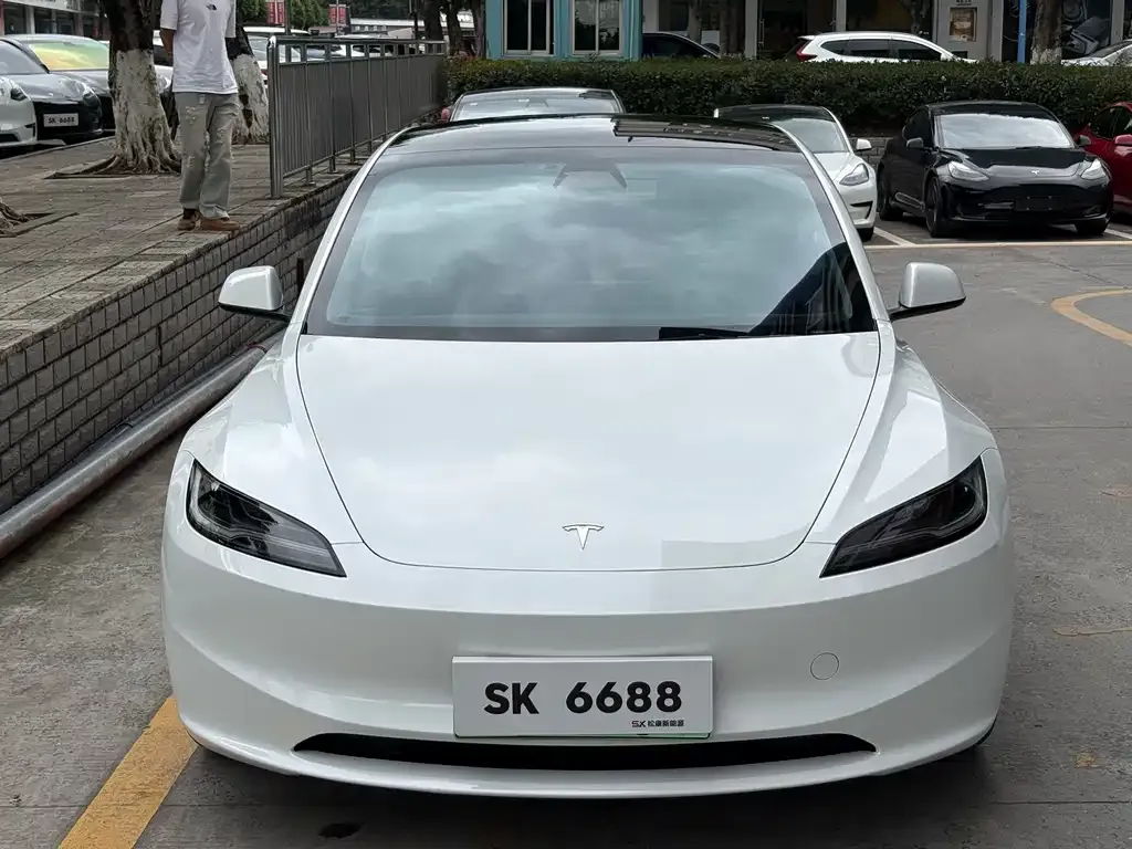 Tesla Model 3 — фото 3