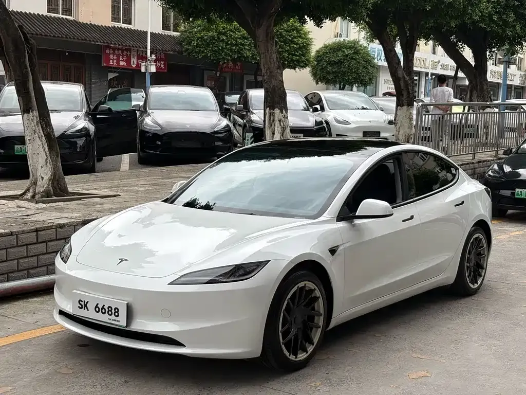 Tesla Model 3 — фото 10