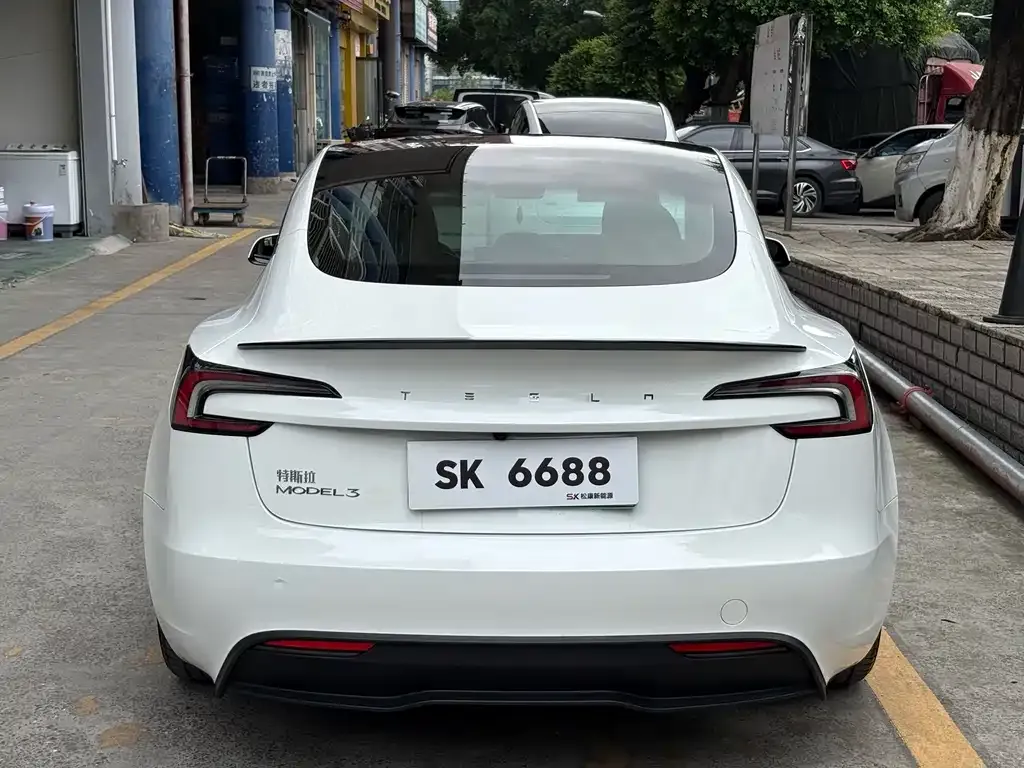 Tesla Model 3 — фото 4