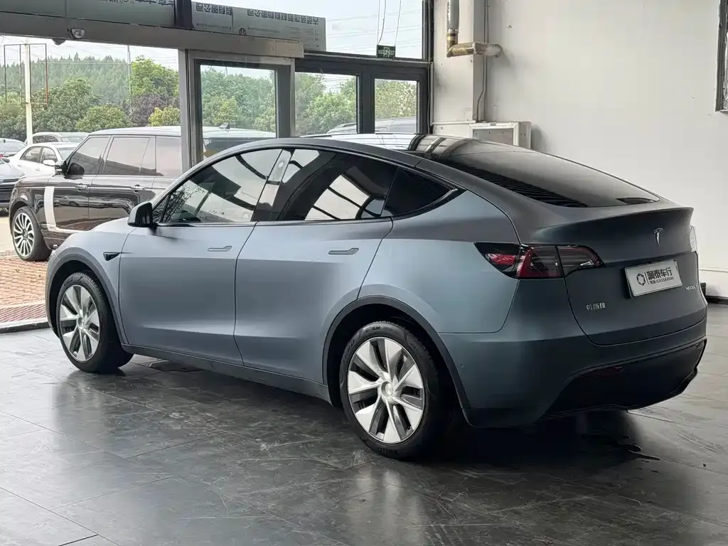 Tesla Model Y — фото 8