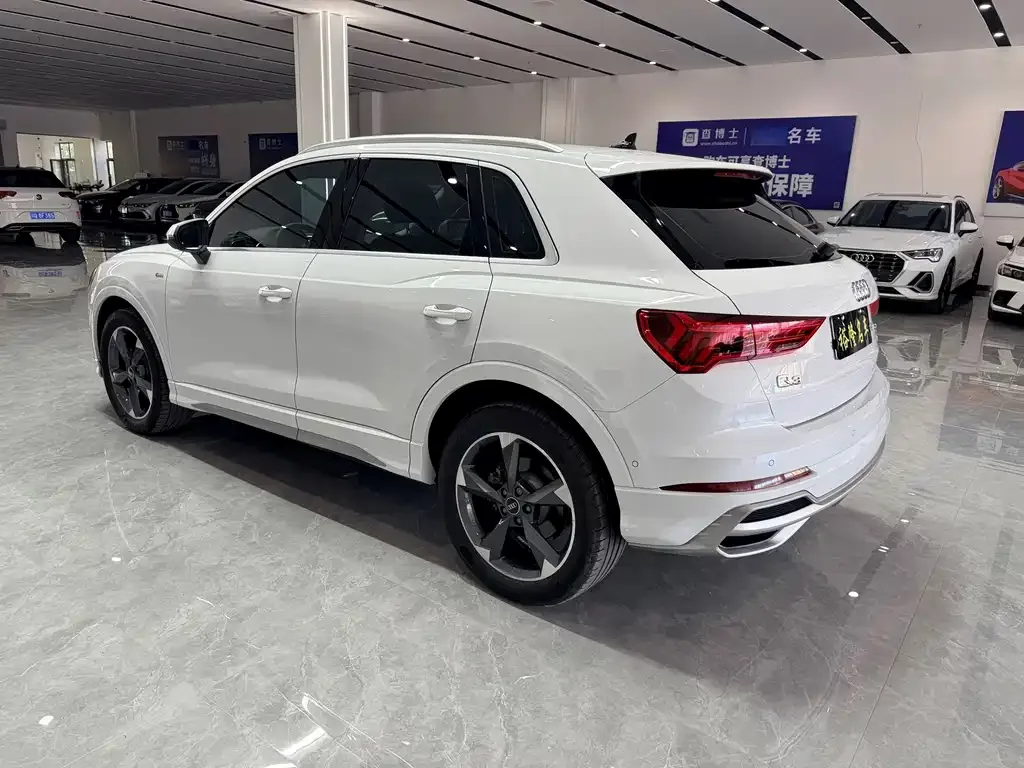 Audi Q3 — фото 10