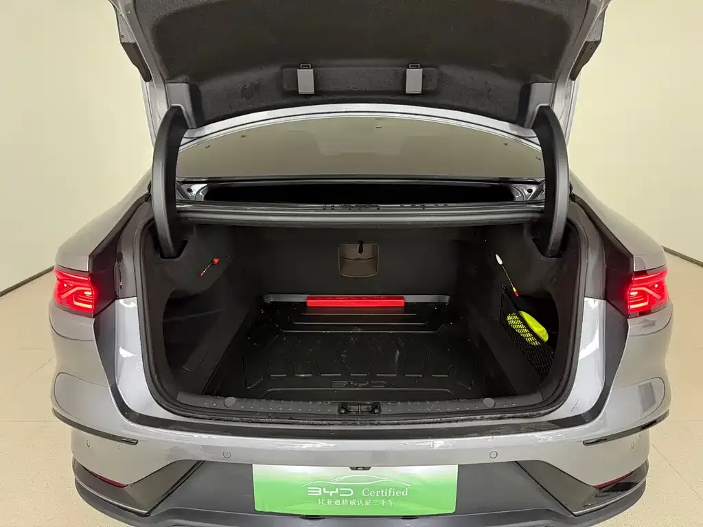 BYD Han — фото 3