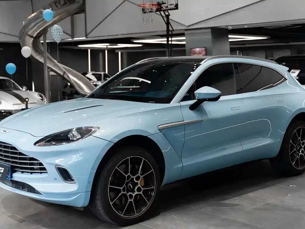 Aston Martin DBX — фото 1