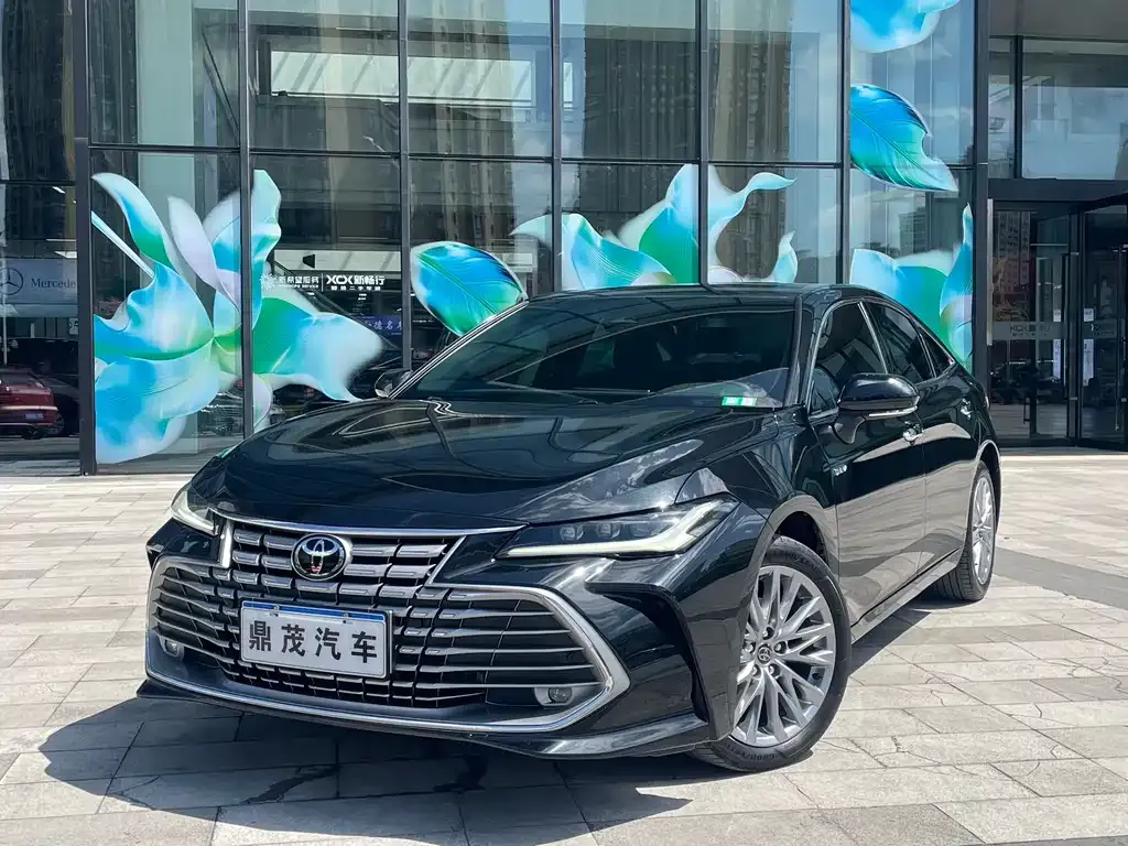 Toyota Avalon — фото 1