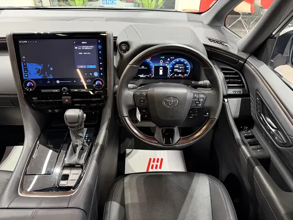 Toyota Alphard — фото 2