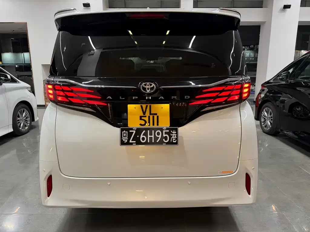 Toyota Alphard — фото 6