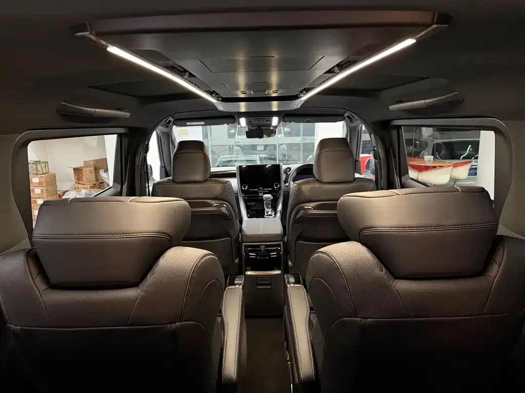 Toyota Alphard — фото 8