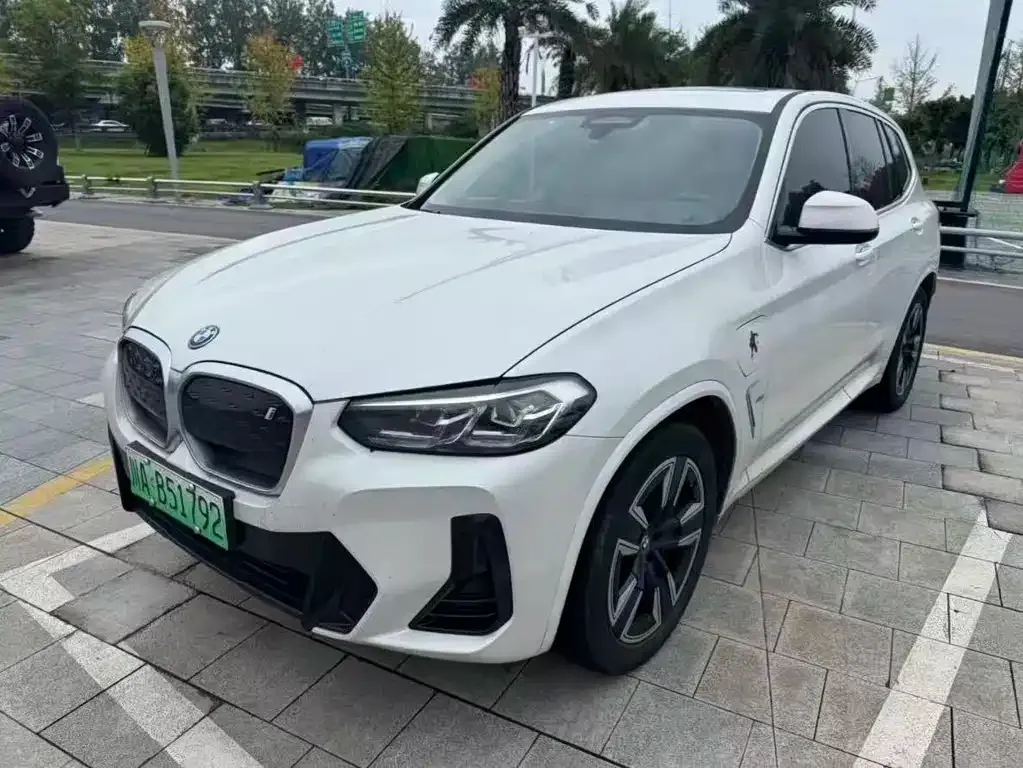 BMW iX3 — фото 1