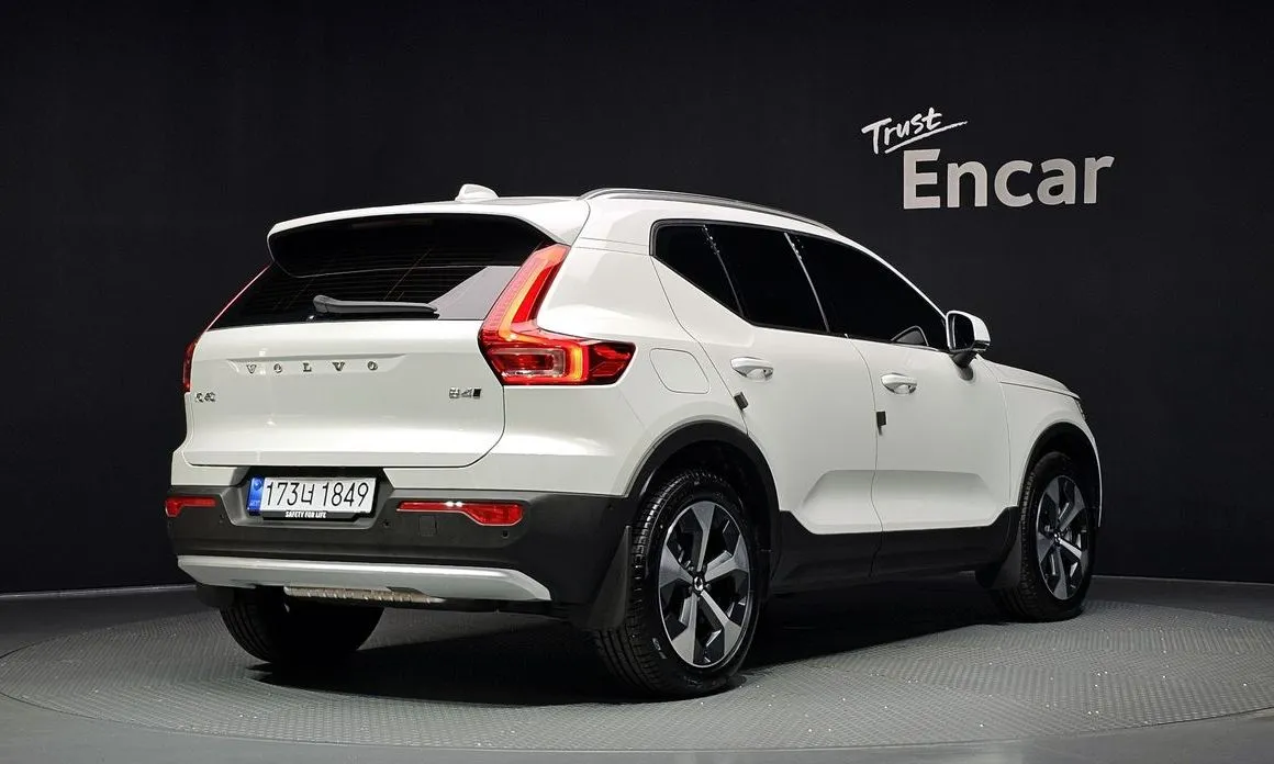Volvo XC40 — фото 4
