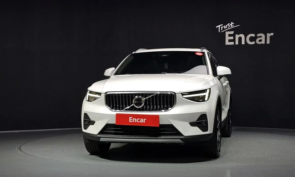 Volvo XC40 — фото 6