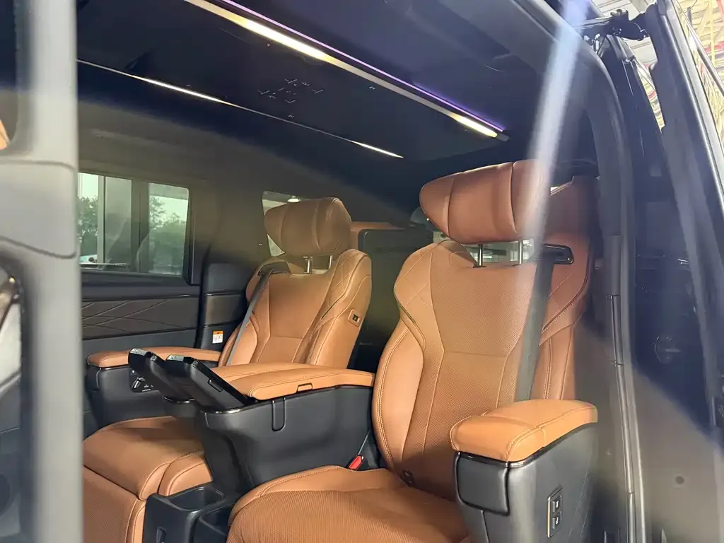 Toyota Alphard — фото 4