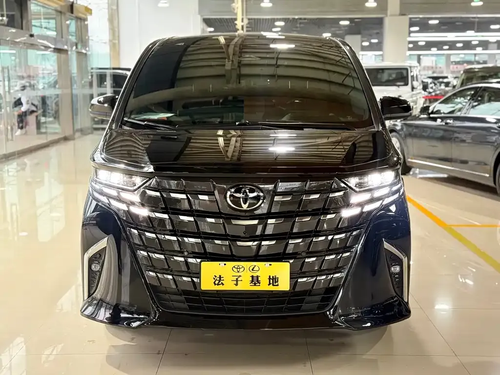 Toyota Alphard — фото 2