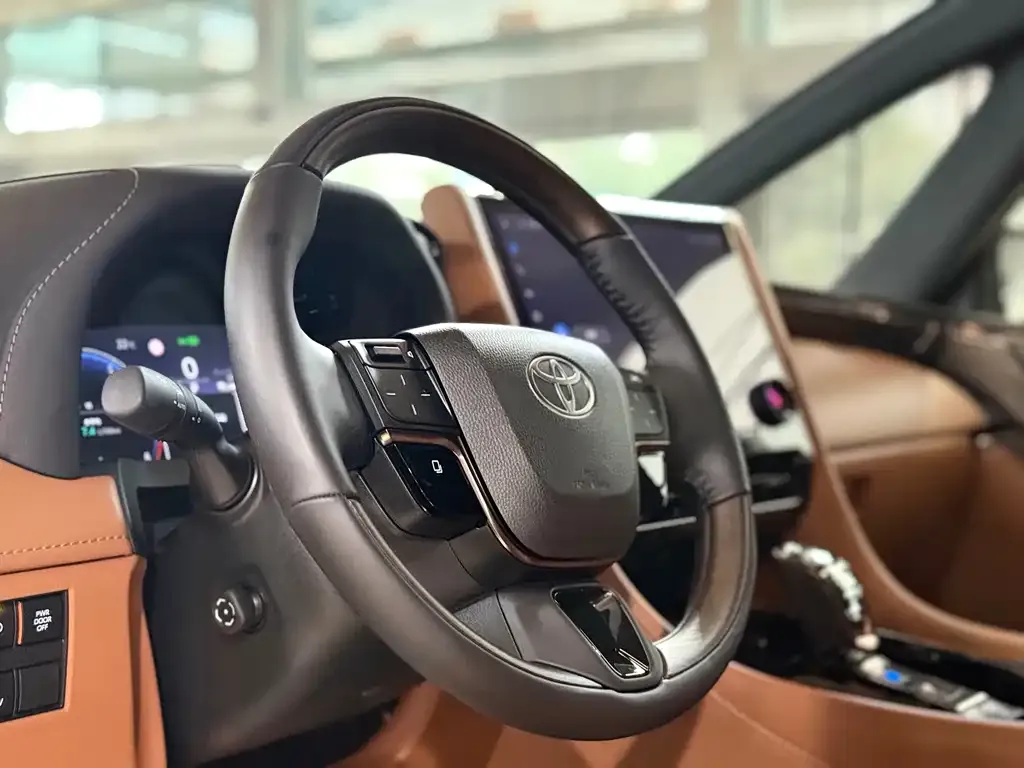 Toyota Alphard — фото 3