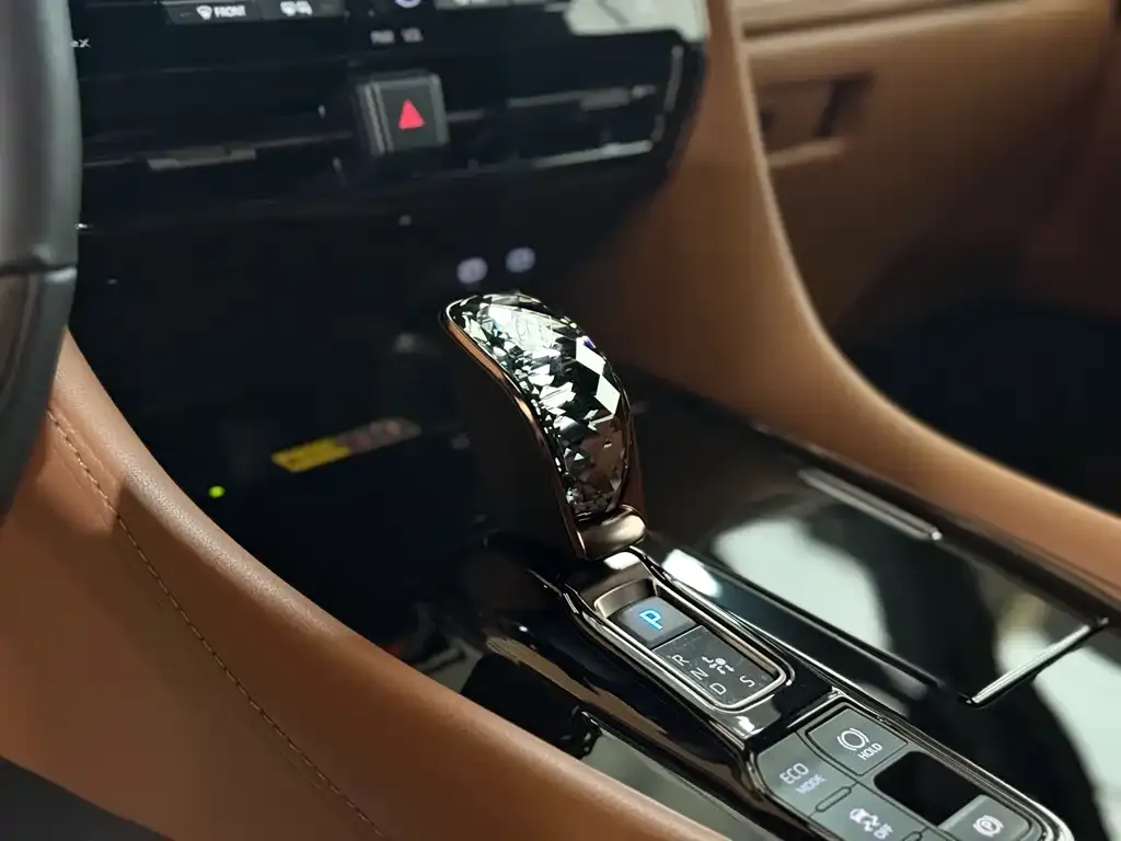 Toyota Alphard — фото 8