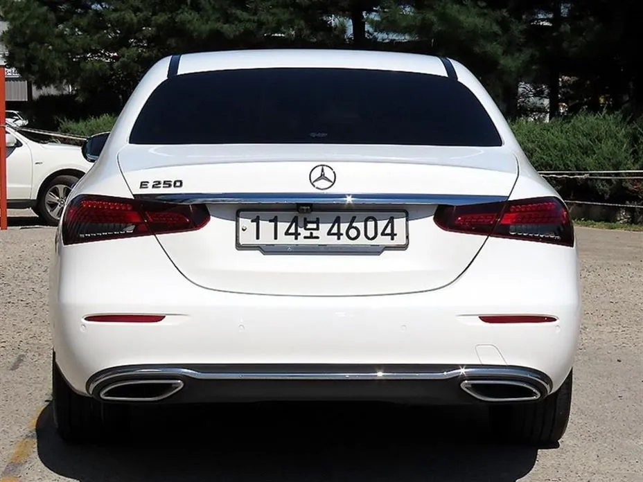 Mercedes-Benz E-Class — фото 10