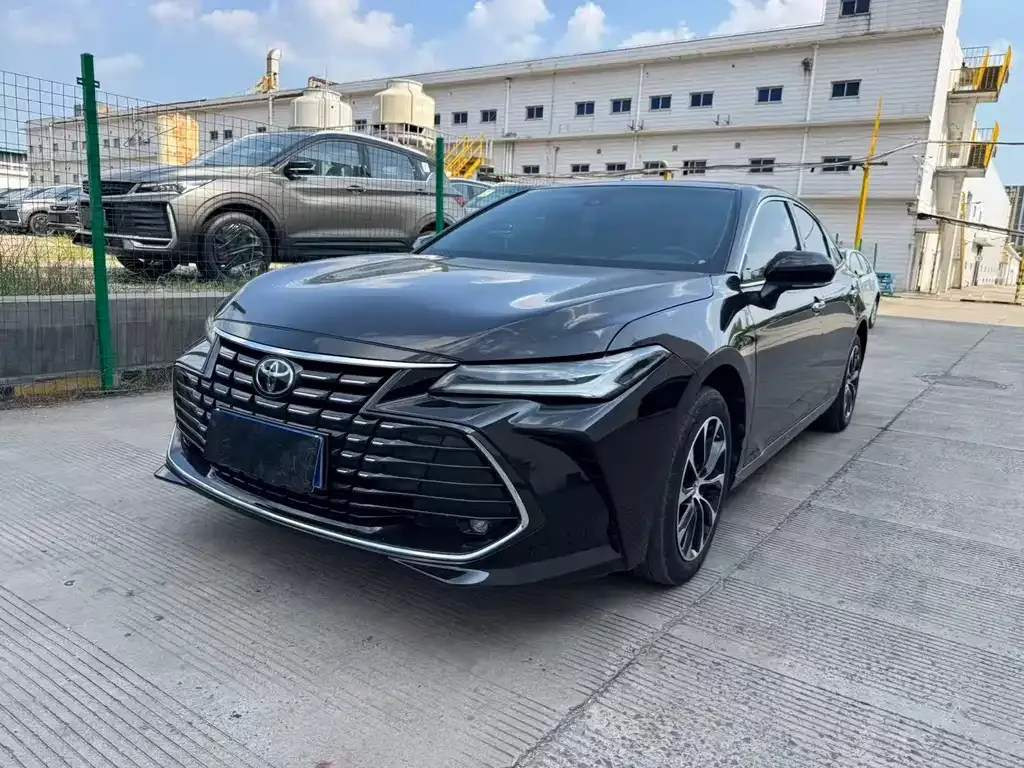 Toyota Avalon — фото 1