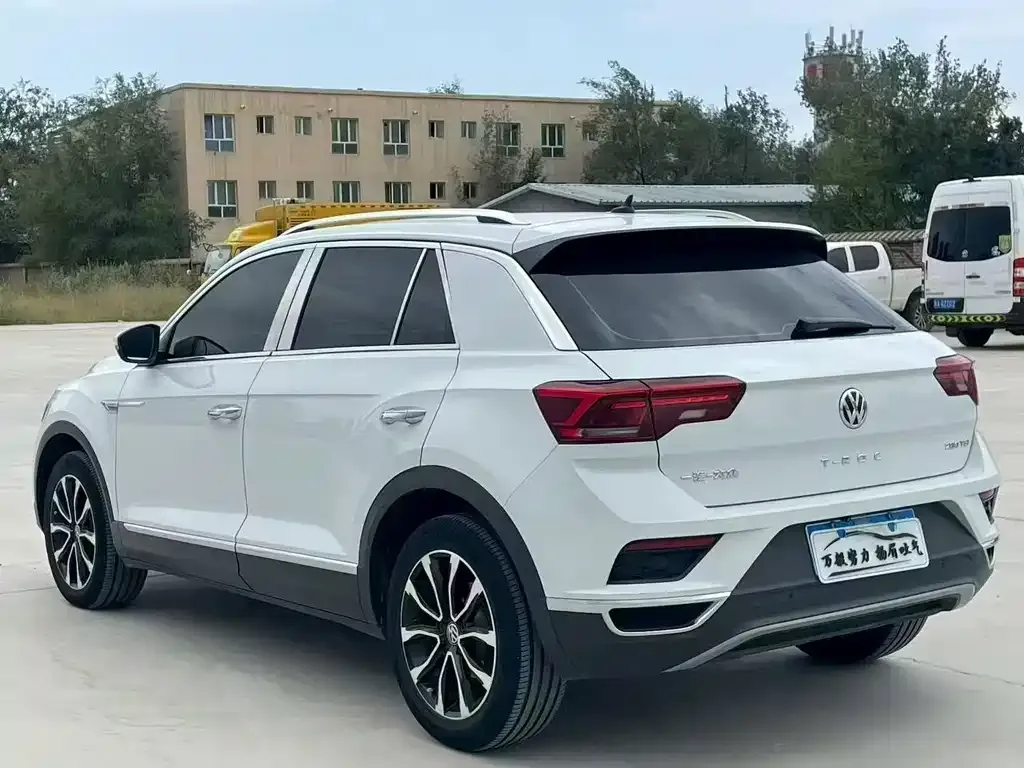 Volkswagen T-Roc — фото 9