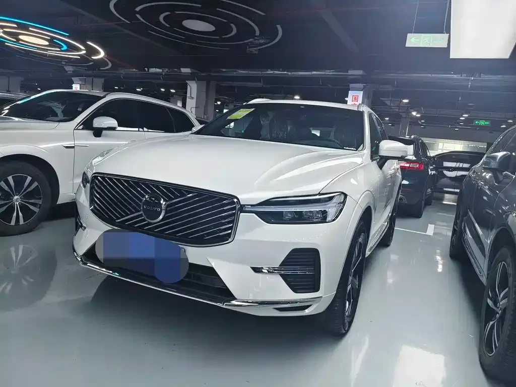 Volvo XC60 — фото 1