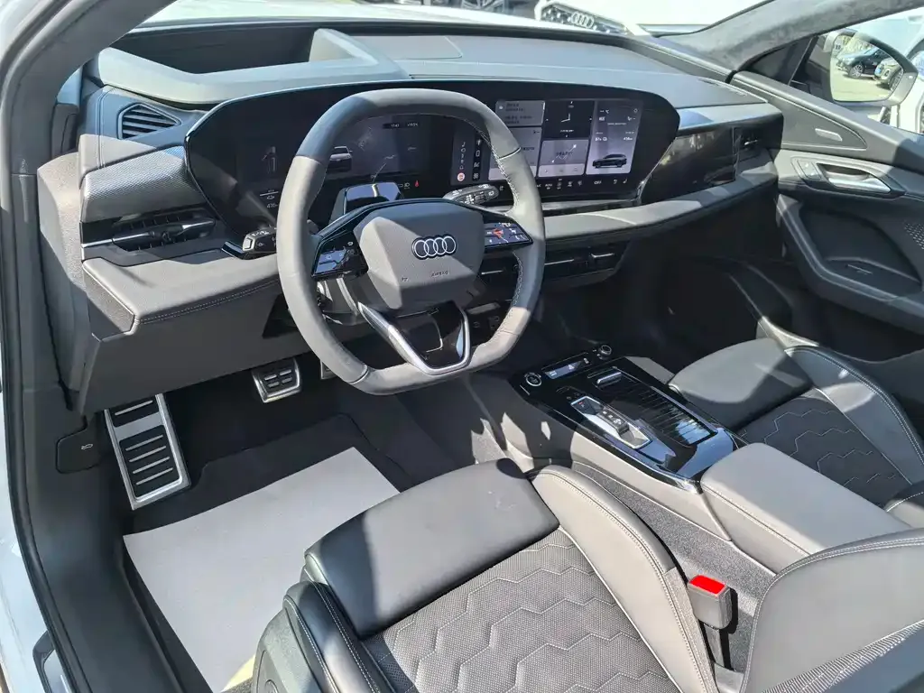 Audi Q6L e-tron — фото 3