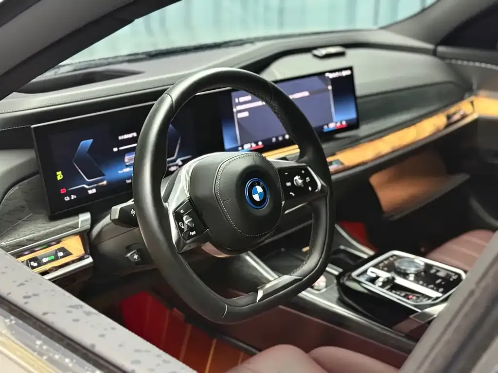 BMW i7 — фото 7