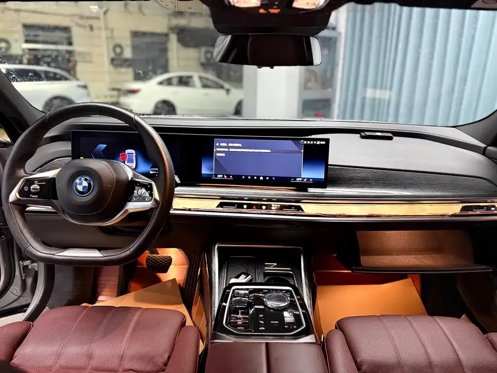 BMW i7 — фото 6